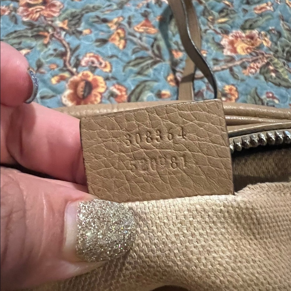 *SOLD*Authentic Gucci Soho Leather Disco bag beige Crossbody - Retail $1490 - Picture 4 of 5